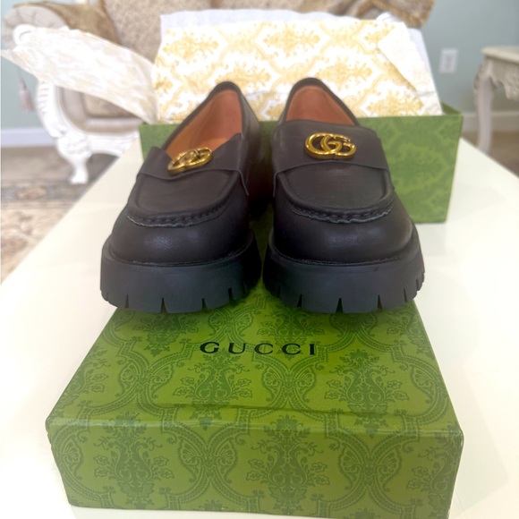 WOMEN'S GUCCI LEATHER LUG SOLE LOAFER - Picture 1 of 5